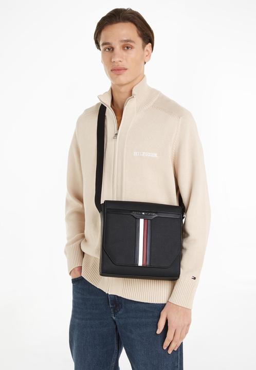 Actual product image MGA Messenger (5% leather, 95% Polyurethane)