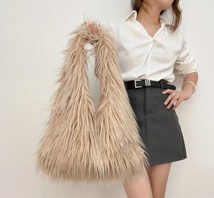 Actual product image Only-Bags.Store Umhängetasche aus Wollplüsch mit Schnürung aus Kunstfell, modische flauschige Handtasche