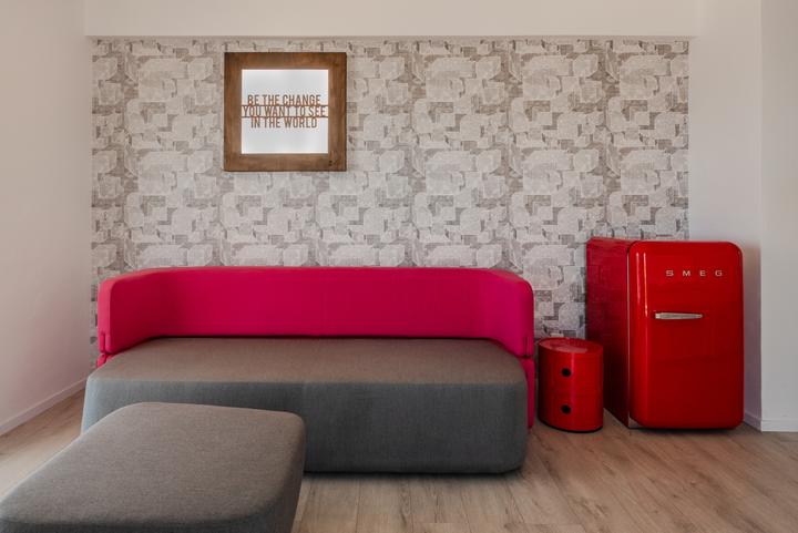 Produktbild Smeg FAB10RRD6 Kühlschrank Rechtsanschlag Rot 50's Style, 2025 Modell, EEK: D (122 l)