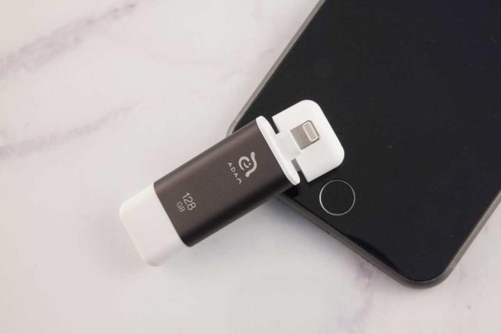 Actual product image Adam Elements iKlips II (64 GB, Lightning, USB 3.1)