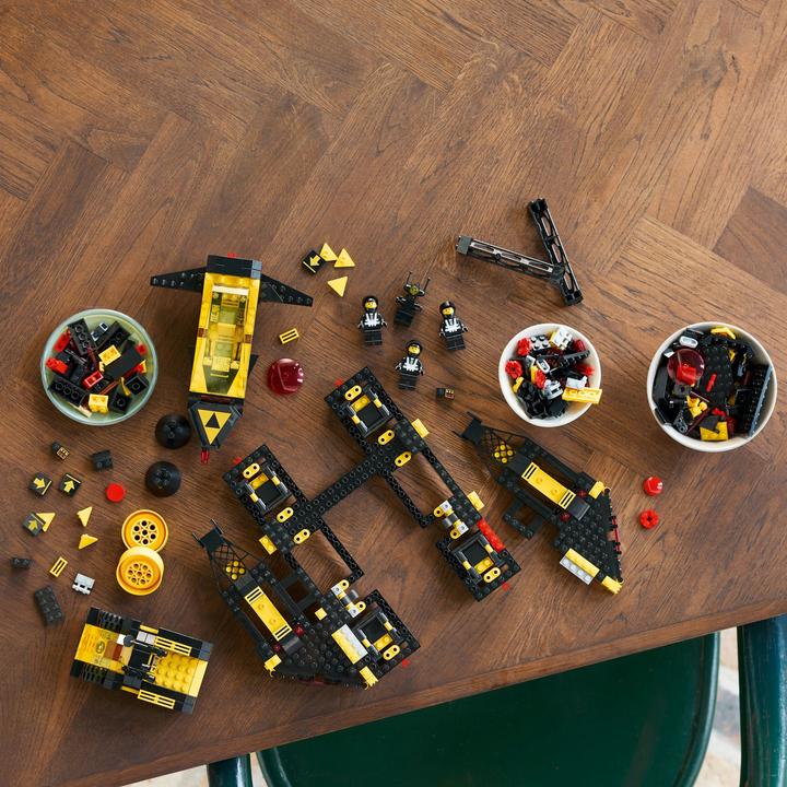 Actual product image LEGO Blacktron Renegade (10355, LEGO Icons, LEGO Rare Sets)