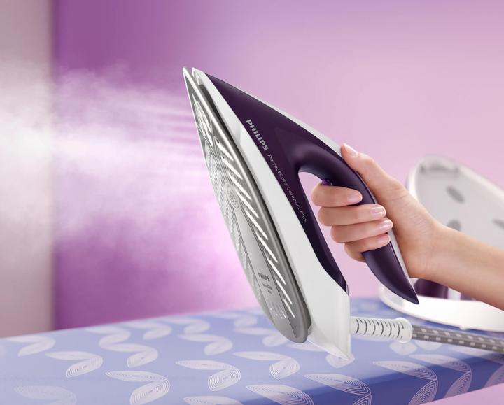 Actual product image Philips PerfectCare Compact Plus steam ironing station (2400 W, 440 g/min)