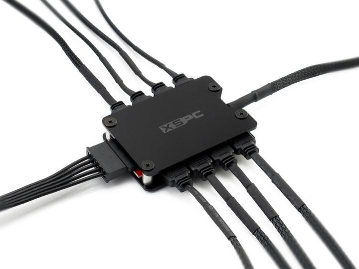Produktbild XSPC 8-fach, 3-Pin, 5V, Addressable RGB Splitter Hub - SATA Powered