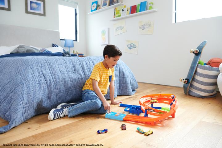 Actual product image Mattel Games Whip Around Raceway