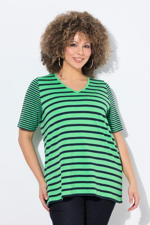 Image du produit Ulla Popken T-shirt à col en V. Coupe évasée, manches courtes et jeu de rayures (46, 48)
