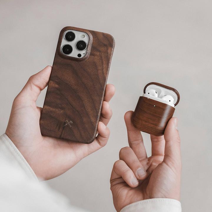 Produktbild Woodcessories AirCase Schutzhülle für Apple AirPods 1. und 2. Generation braun (Kopfhörer Hülle)