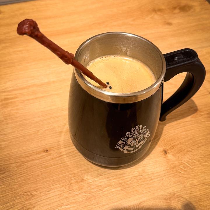 Actual product image Thumbs Up Harry Potter Zauberstab Selbstrührende Tasse (450 ml, 1x)