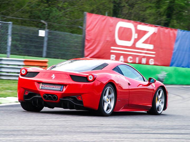 Image du produit Smartbox Séance de pilotage au volant d'une Ferrari F458 Italia sur le circuit de Monza (1 pers.)