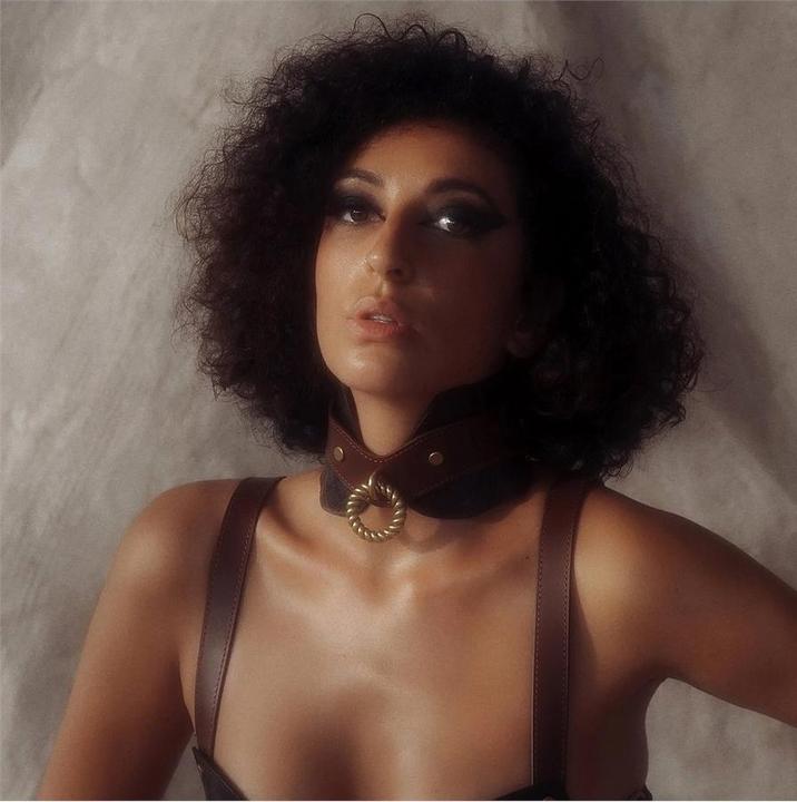 Produktbild Liebe Seele Haltungshalsband aus Leder mit Leine