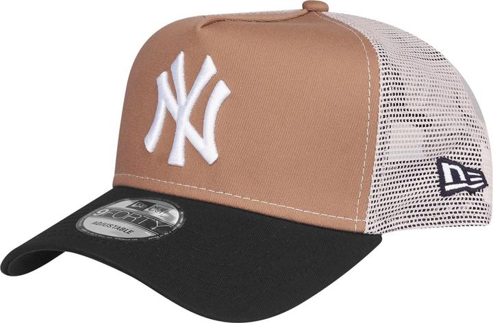 Actual product image New Era 9Forty Snapback Trucker Cap - New York Yankees Khaki