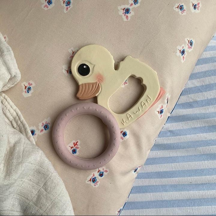 Actual product image Hevea Kawan gift set - teething ring + ring, Powder Pink (3 Months)