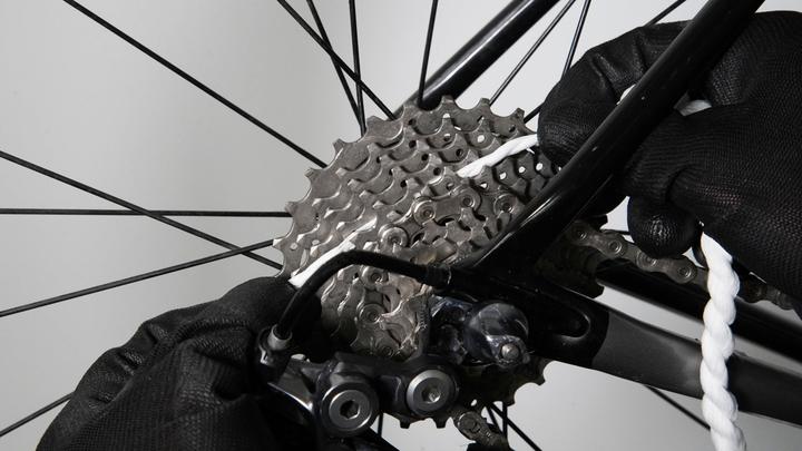 Produktbild Finish Line Gear Floss Microfaser-Reinigungsschnur (Bürste)