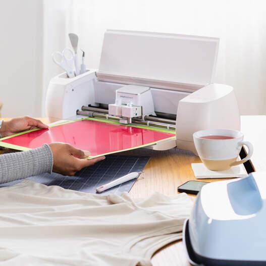 Productafbeelding Cricut Puff Iron-On RED 30x48cm