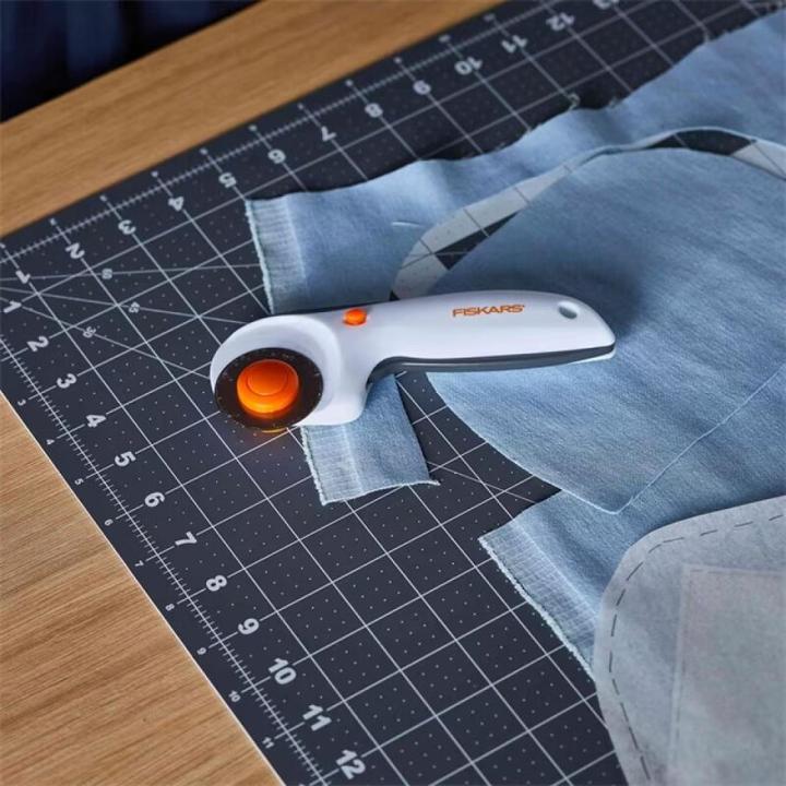 Actual product image Fiskars Rolling knife Easy Change Titanium 45mm right- and left-handed (Cutters)