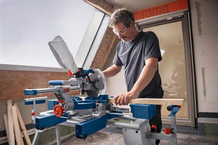 Produktbild Bosch Professional Akku-Kapp- und Gehrungssäge BITURBO GCM 18V-216 D