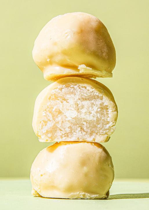 Produktbild KoRo Kokosnusszubereitung umhüllt von weisser Schokolade (1000 g)