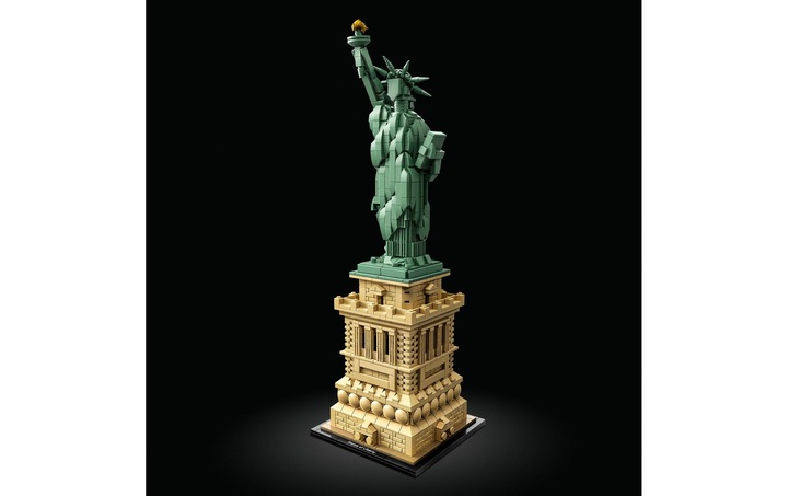Actual product image LEGO Statue of Liberty (21042, LEGO Architecture)