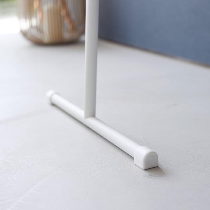 Actual product image Yamazaki Lehnender Kleiderständer zum Dampfbügeln TOWER