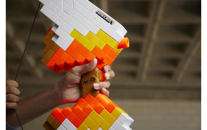Produktbild Nerf Minecraft motorisierter Sabrewing Bogen feuert Darts