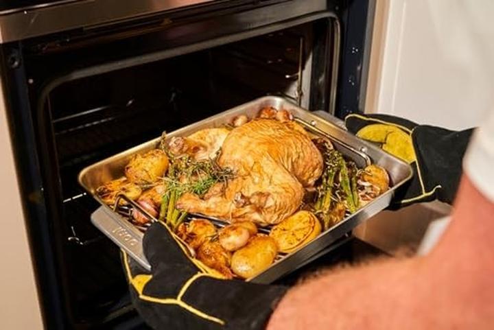 Actual product image Ooni Rosting Pan large