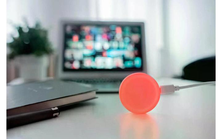 Actual product image Luxafor Smart Button with 0.5 m USB-C cable