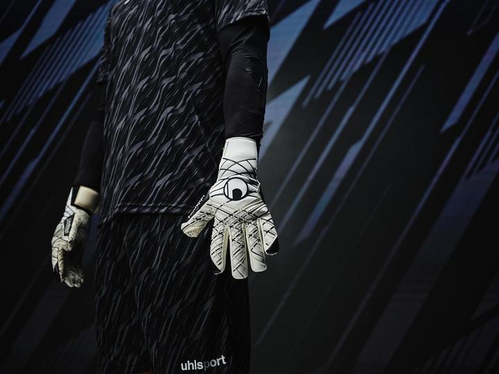 Produktbild Uhlsport Torwarthandschuhe SUPERGRIP+ HN (12)