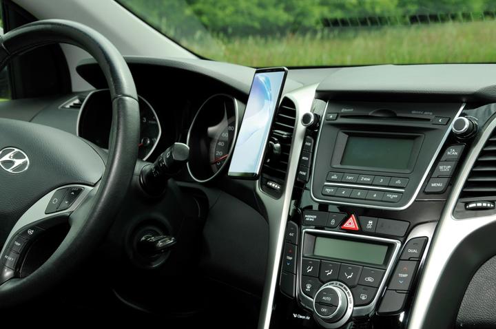 Actual product image Vivanco CHVVMAGNET S Ventilation grille cell phone car mount magnetic attachment