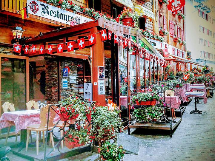Image du produit Smartbox 1 nuit à Loèche-les-Bains avec souper, montée au col de la Gemmi et bains thermaux (2 Personnes)