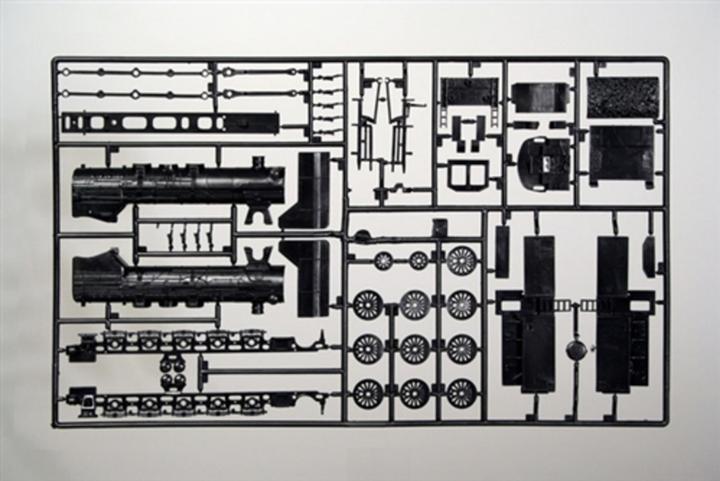 Actual product image Italeri Freight locomotive class 50 (Track H0)