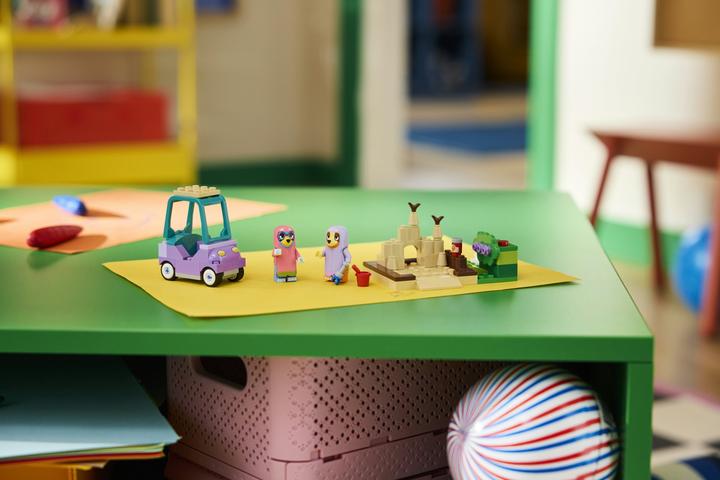 Produktbild LEGO Omas mit Bingo und Bluey (LEGO Bluey)