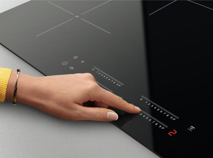 Produktbild Zanussi ZIFN844K (78 cm, Induktionskochfeld)