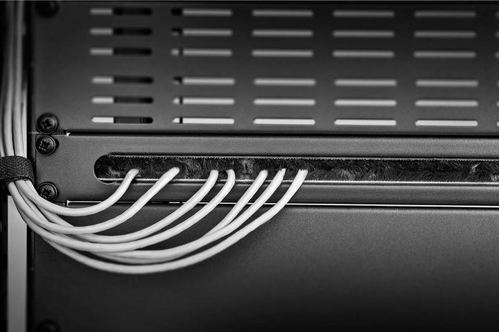 Actual product image Renkforce RF-3429146 48.30cm (19") Network Cabinet Brush Bar 1U Black