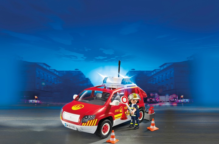 Actual product image Playmobil 71375 Fire engine with light and sound (71375, Playmobil City Action)
