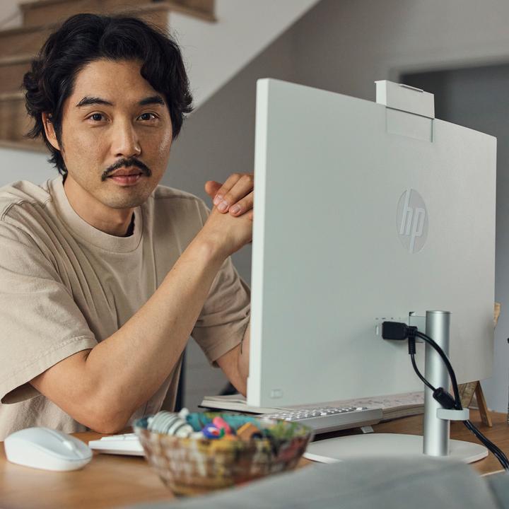 Produktbild HP 24-cr0007ng AiO (Intel Core i7-1355U, 16 GB, 1000 GB, Intel Iris Graphics)