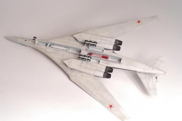 Produktbild Carson 1:144 TU-160 Rus.Sup.Bomber BlackJack WA