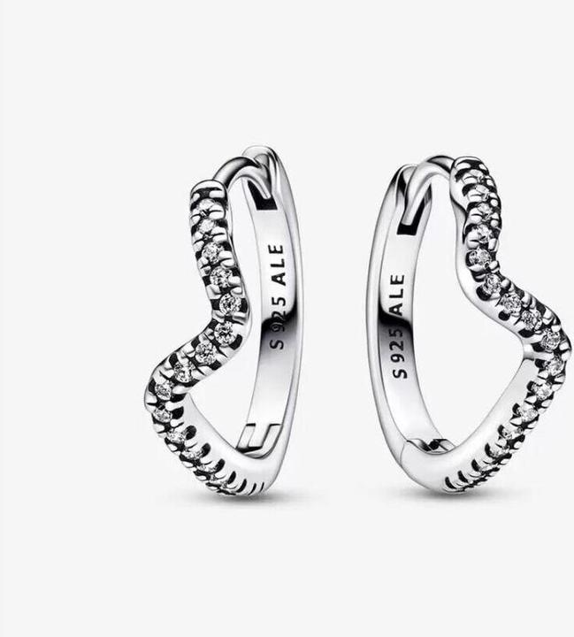 Actual product image Pandora Sparkling Wave Creoles (Sterling silver)