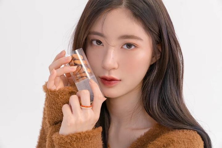 Immagine prodotto Catrice ROMAND Juicy Lasting Tint Colori di frutta matura 19 Almond Rose (19 Rosa mandorla)