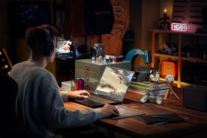 Produktbild ASUS FA506NCR-HN011W (15.60", 512 GB, 16 GB, Eng. Int., AMD Ryzen 7 7435HS)