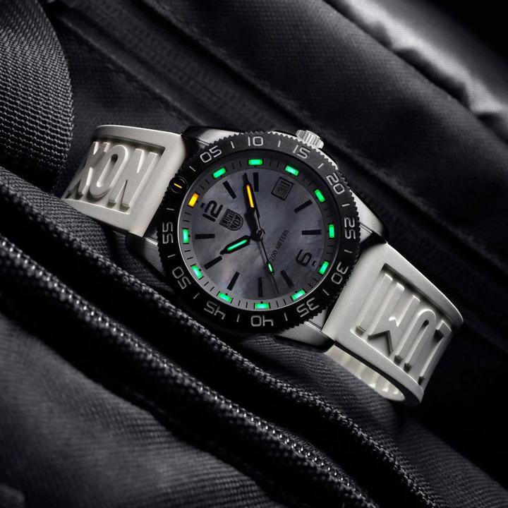 Actual product image Luminox PACIFIC DIVER 3120M SERIES (Diving watch, 39 mm)