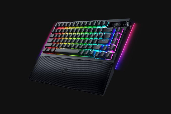 Actual product image Razer BlackWidow V4 Pro (English-international, Cable, Wireless)