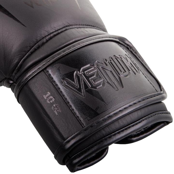 Actual product image Venum Giant 3.0 Boxhandschuhe (10 OZ, One size)
