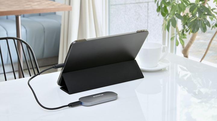 Actual product image Kioxia EXCERIA PLUS Portable SSD 1TB USB 3.2 Gen2 Type C (1 TB)