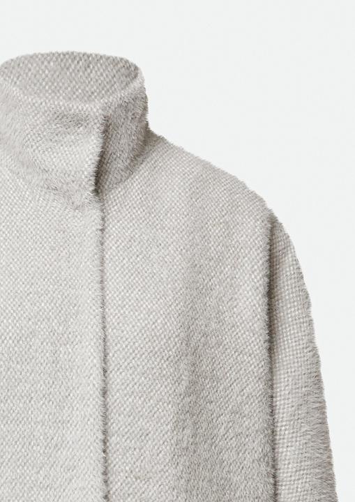 Actual product image Comma Mantel (40)