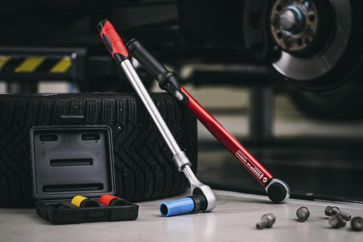 Actual product image Gedore Red Torque spanner Working/measuring range N-m (min/max) 40-200 N-m (1/2", 40 Nm, 200 Nm)