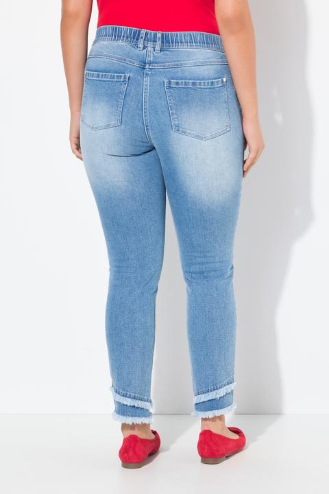Immagine prodotto Ulla Popken Jeans modello Sarah con orlo sfrangiato, taglio della gamba aderente e lungo fino alla caviglia (50)