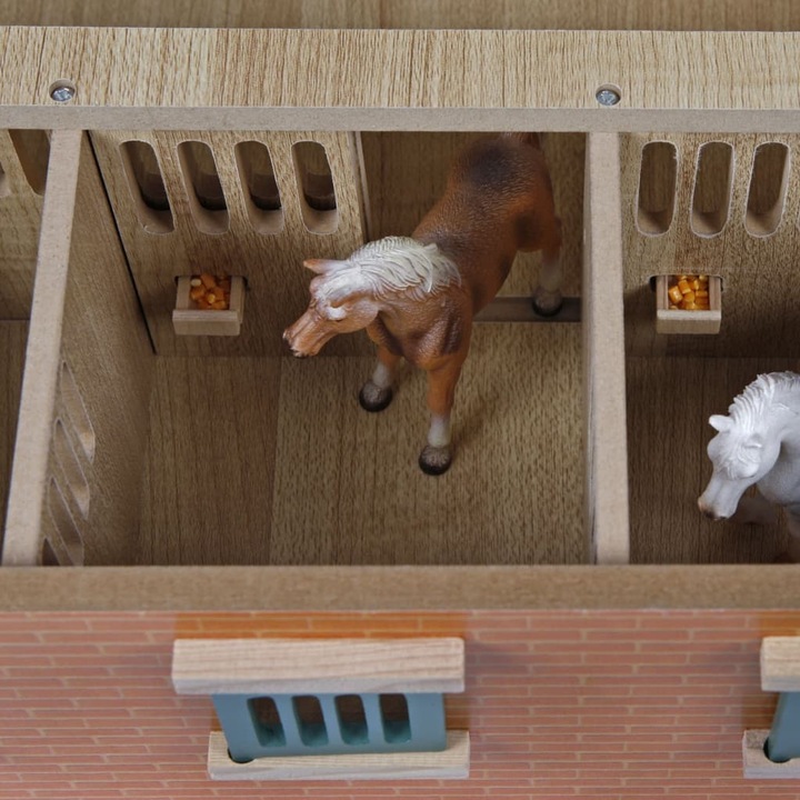 Actual product image Sombo Horse stable wood with 9 horse stables 1:32