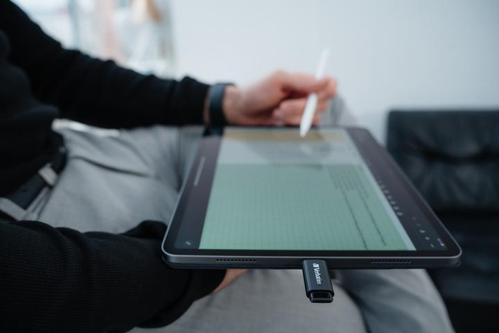 Produktbild Verbatim Retractable 32GB USB 3.2 Gen 1 USB-C (32 GB, USB-C)