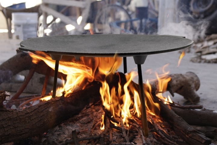 Produktbild Wiltec Dutch Oven Grillplatte Holzgriffe Ø44cm Höhe 20cm+32cm Grillaufsatz Gusseisen