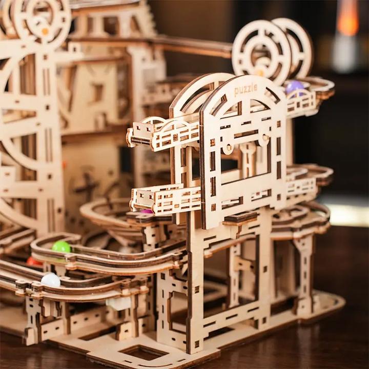 Produktbild The Toy Company 3D Holz Kugelbahn, Murmelbahn Puzzle aus Holz, batteriebetrieben