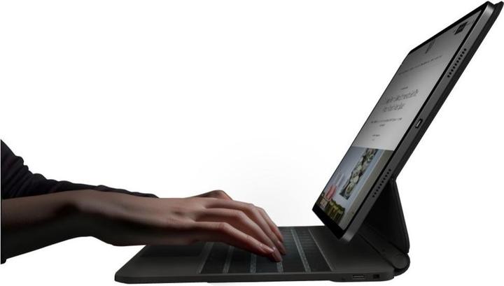 Produktbild Uniq Case Venno Pro Magnetic Smart with keyboard for iPad Pro 13" M4 (2024) bl